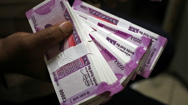 incometaxofficerbookedfordemandingrs65lakhbribe
